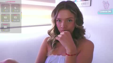 Camila Monroee  online show from October 8, 2025, 2:04 pm