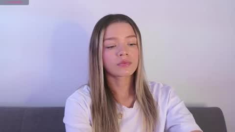 Camila Monroee  online show from December 1, 2025, 2:11 pm