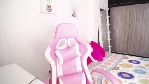 X IGcamiryan01 online show from December 3, 2024, 7:22 pm