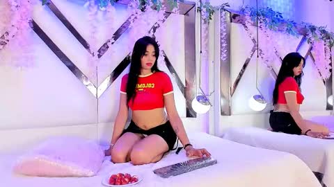 Snapshot of camillarose1 chatting on November 3, 2025, 1:23 pm    online show from November 3, 2025, 1:23 pm