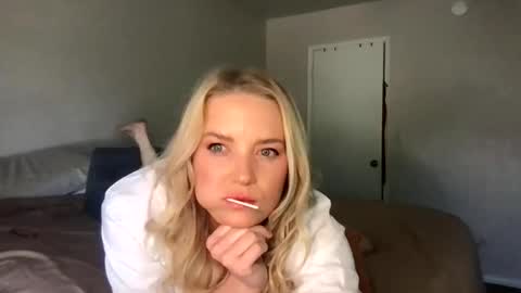 Snapshot of camilleclairexo chatting on April 20, 2026, 7:37 pm camilleclairexo online show from April 20, 2026, 7:37 pm