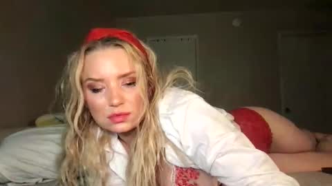 Snapshot of camilleclairexo chatting on April 25, 2026, 5:21 am camilleclairexo online show from April 25, 2026, 5:21 am