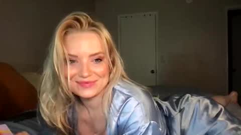Snapshot of camilleclairexo chatting on May 5, 2026, 6:10 am camilleclairexo online show from May 5, 2026, 6:10 am