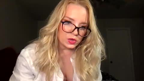 Snapshot of camilleclairexo chatting on May 15, 2026, 6:20 am camilleclairexo online show from May 15, 2026, 6:20 am