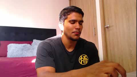 camilo_contre21 online show from September 22, 2025, 9:28 pm