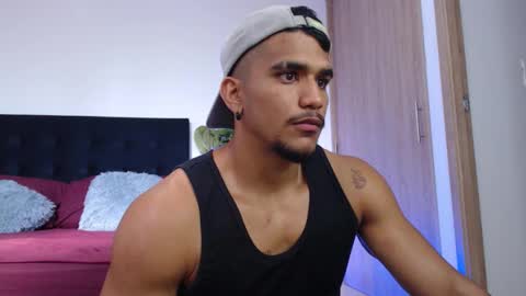 camilo_contre21 online show from February 9, 2026, 8:46 pm