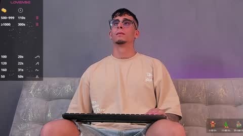   INDEPENDENT MODEL online show from January 1, 2025, 10:46 pm