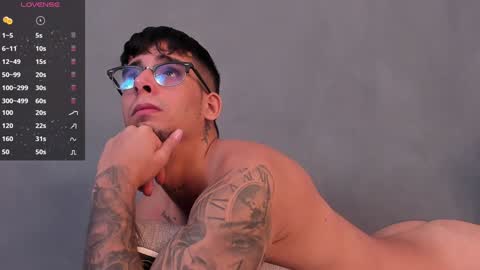   INDEPENDENT MODEL online show from January 16, 2025, 10:10 am