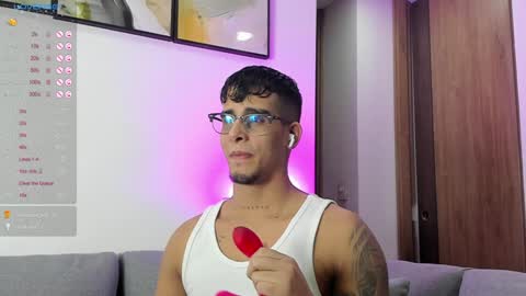   INDEPENDENT MODEL online show from January 24, 2025, 3:54 am