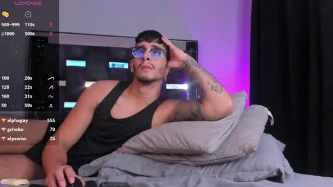   INDEPENDENT MODEL online show from February 26, 2025, 9:42 am