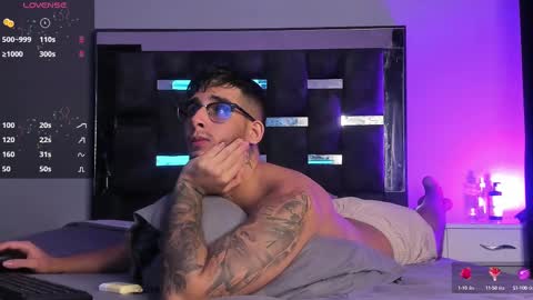   INDEPENDENT MODEL online show from March 5, 2025, 2:46 am