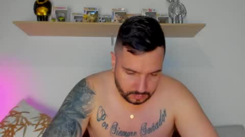 camilo_restrepo21 online show from October 26, 2025, 11:42 pm