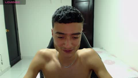 Snapshot of camiloyw2 chatting on April 7, 2026, 12:22 am CAMILO online show from April 7, 2026, 12:22 am