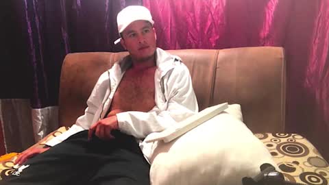 camivaron online show from February 7, 2025, 4:37 am