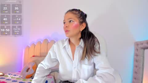 Snapshot of candase_ chatting on February 2, 2025, 11:32 pm Candase online show from February 2, 2025, 11:32 pm