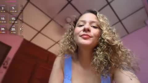 Snapshot of candase_ chatting on October 10, 2025, 11:37 pm Candase online show from October 10, 2025, 11:37 pm