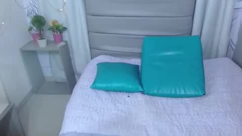 candela_dubout online show from February 5, 2026, 12:32 pm