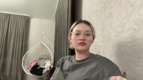 candelariahile online show from February 24, 2026, 3:10 pm