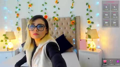 Candie  online show from September 28, 2025, 12:43 pm