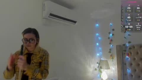 Candie  online show from October 1, 2025, 11:16 am