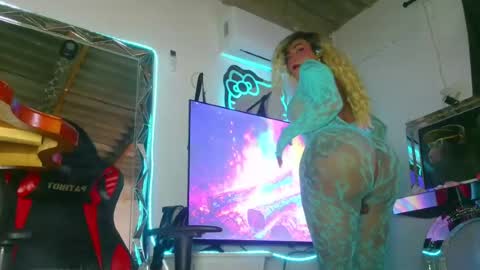 candy_aass online show from June 11, 2026, 9:24 pm