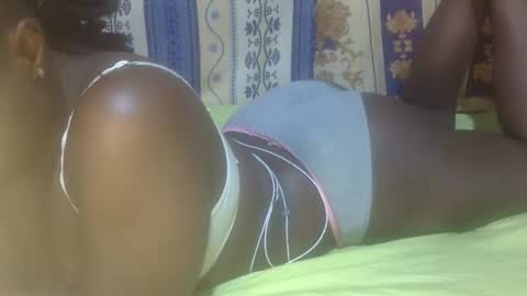 candy_ary online show from September 19, 2025, 4:29 pm