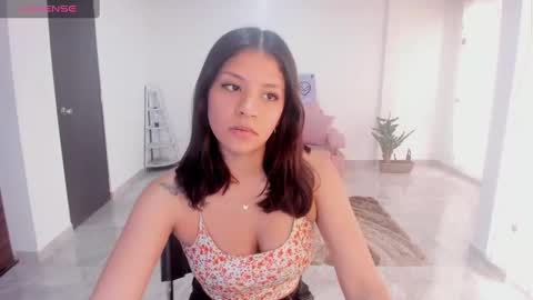 candy_fox_19 online show from September 16, 2025, 8:21 pm