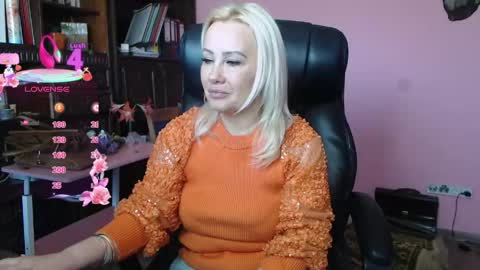 candy_hellenx online show from April 22, 2026, 7:55 am