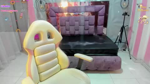 Ania online show from November 14, 2025, 10:58 am