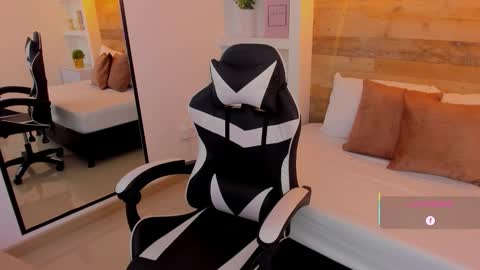 CANDY online show from November 22, 2025, 7:02 pm