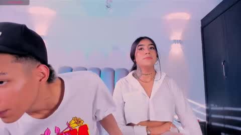  and MarilynHot online show from November 17, 2025, 9:09 pm