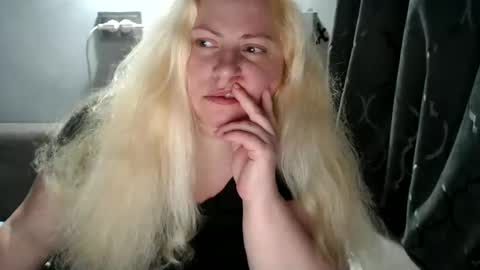 Laura online show from March 10, 2025, 11:38 pm