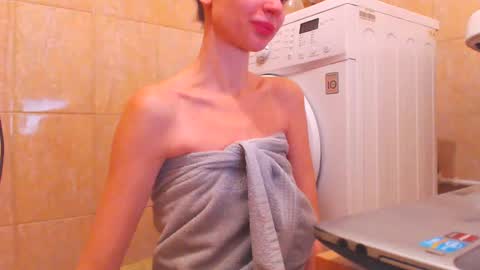 CANDYJESx online show from February 13, 2025, 9:41 am