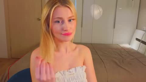 Im your dream online show from October 27, 2025, 6:39 am