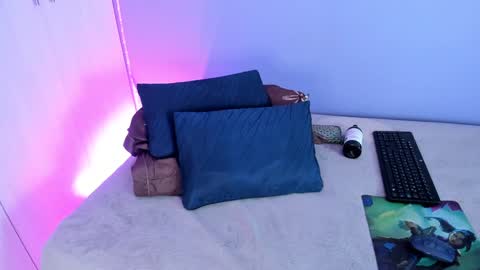 Isabella online show from December 13, 2024, 1:22 pm