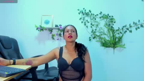 canelaa___ online show from October 22, 2025, 4:40 pm