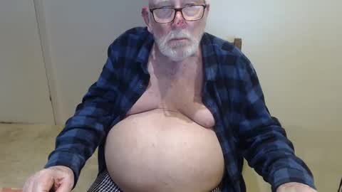 Snapshot of capt5105 chatting on March 10, 2025, 1:12 am capt5105 online show from March 10, 2025, 1:12 am