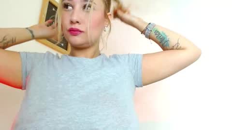 Carla online show from September 19, 2025, 12:06 pm