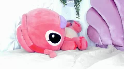 carla_leee online show from October 14, 2025, 11:05 pm