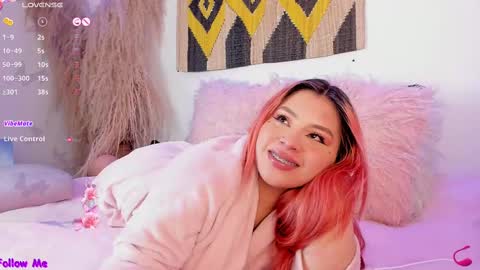 Snapshot of carla_wet18 chatting on March 5, 2025, 10:44 am Carla Wet18 online show from March 5, 2025, 10:44 am