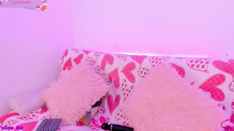 Snapshot of carla_wet18 chatting on September 9, 2025, 4:12 am Carla Wet18 online show from September 9, 2025, 4:12 am