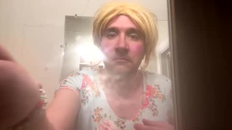 carlacee online show from November 9, 2025, 10:02 am