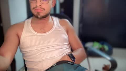 carlcarlinches4 online show from March 5, 2025, 4:34 am