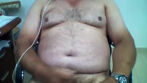 carlos8711 online show from July 19, 2026, 9:13 am