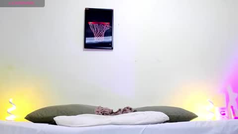 carloshero69 online show from April 23, 2026, 4:09 pm