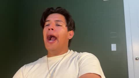 carlosjosecb2 online show from October 21, 2025, 3:46 pm