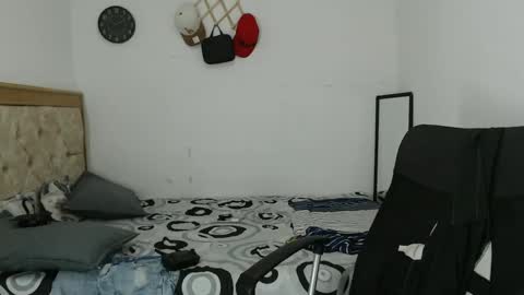 Snapshot of carlossmi01 chatting on October 14, 2025, 3:40 am carlossmi01 online show from October 14, 2025, 3:40 am