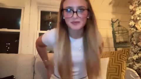 Carly Bora online show from November 6, 2025, 12:11 am