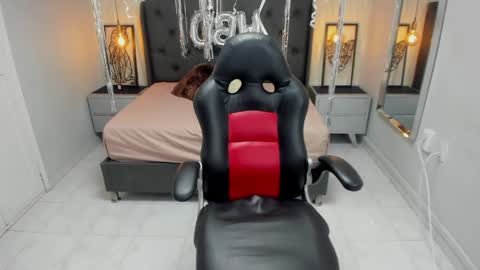 CARMILA online show from April 13, 2026, 7:52 pm