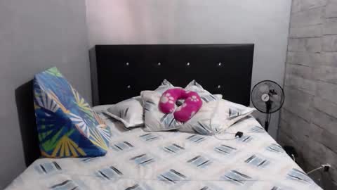 Caro milf  online show from October 25, 2025, 6:46 pm